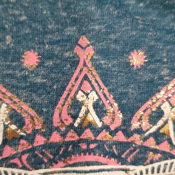 Shirt - Picture 5 of 8